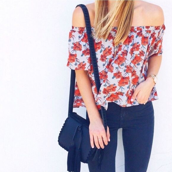 ASTR The Label Red Poppy Print Off Shoulder Crop Top Blouse - Picture 2 of 16